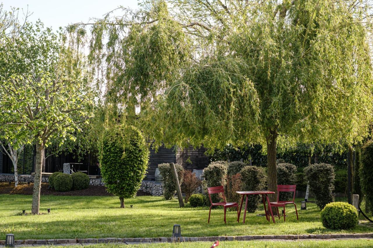 Le Domaine Des Pres Verts Suites & Chambres Avec Jacuzzi Privatif Jouey Buitenkant foto