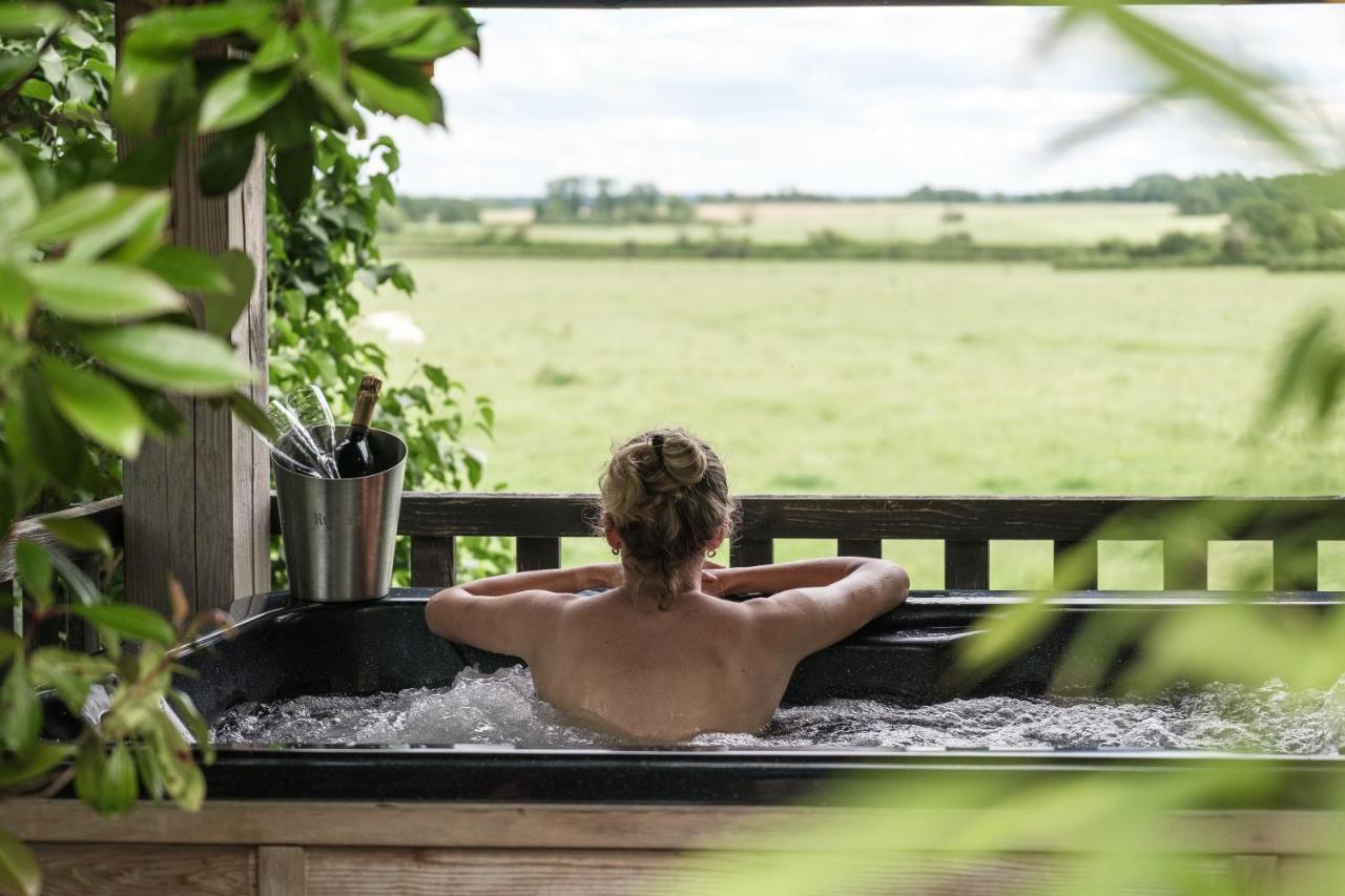 Le Domaine Des Pres Verts Suites & Chambres Avec Jacuzzi Privatif Jouey Buitenkant foto