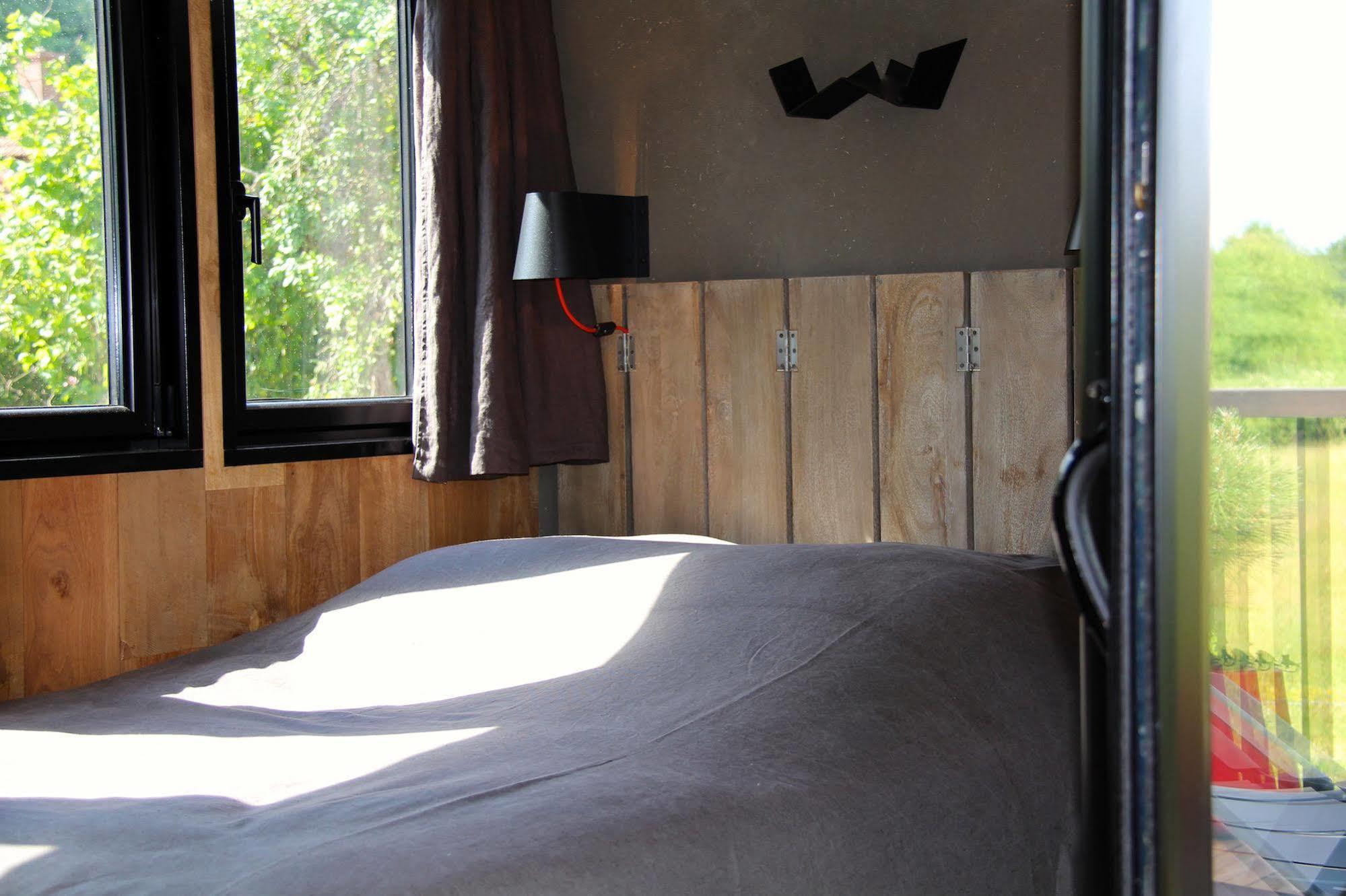 Le Domaine Des Pres Verts Suites & Chambres Avec Jacuzzi Privatif Jouey Buitenkant foto
